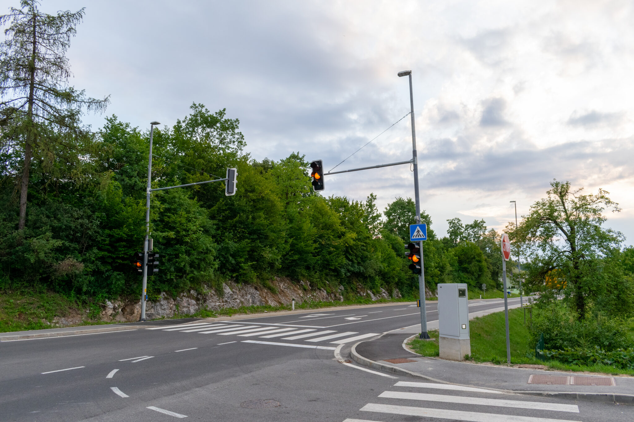 Logatec intersection with traffic lights – Javna razsvetljava Ljubljana